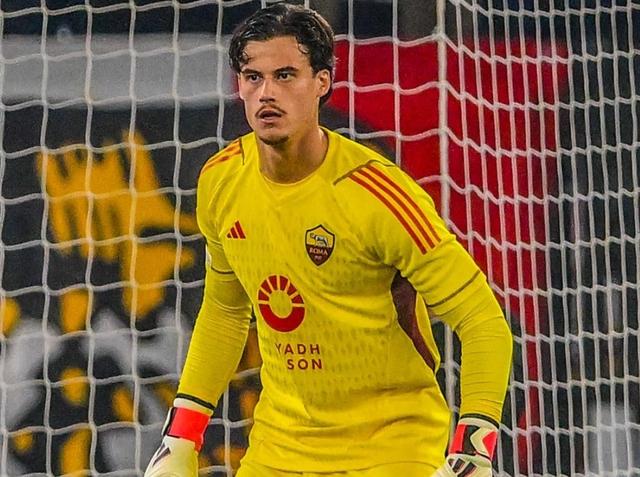 包含赛地聚焦：欧超杯冲刺阶段热度飙升，罗马再遭质疑，媒体盛赞，赛季目标并未改变的词条