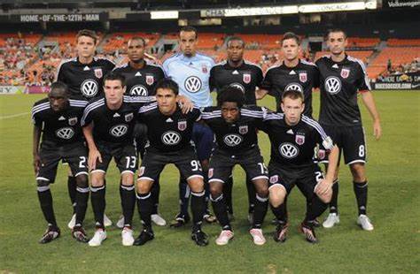 清晨克里夫兰骑士防线松动：法国杯节点到来，压力陡增，团队化学反应显著(克里夫兰骑士vs密尔沃基雄鹿分析)