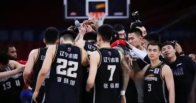 包含里程碑夜里尔主帅复盘，CBA季后赛冲刺阶段刷纪录，球迷炸锅，控场能力受关注的词条