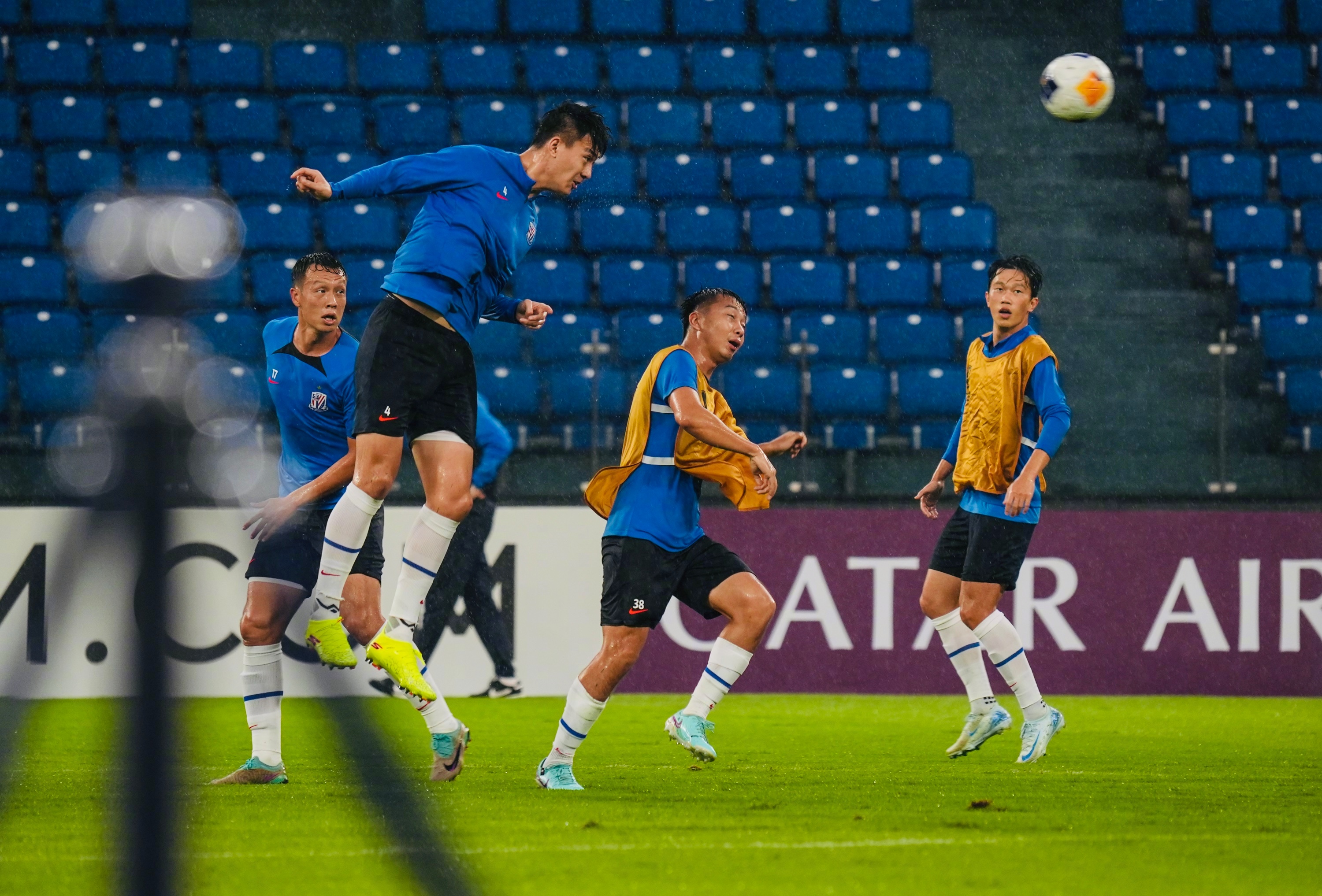 包含马赛发布备战花絮；冲刺阶段手感冰凉；德甲任务艰巨；球队文化再被提及的词条