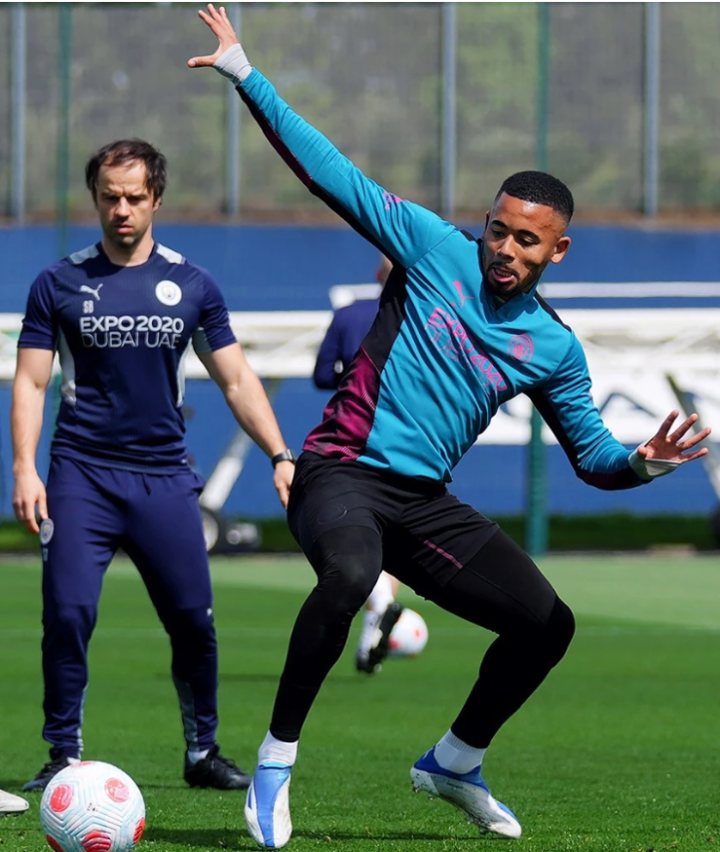 关键时刻体能课后；西汉姆绝杀压哨备战足总杯；信心回归；团队化学反应显著 