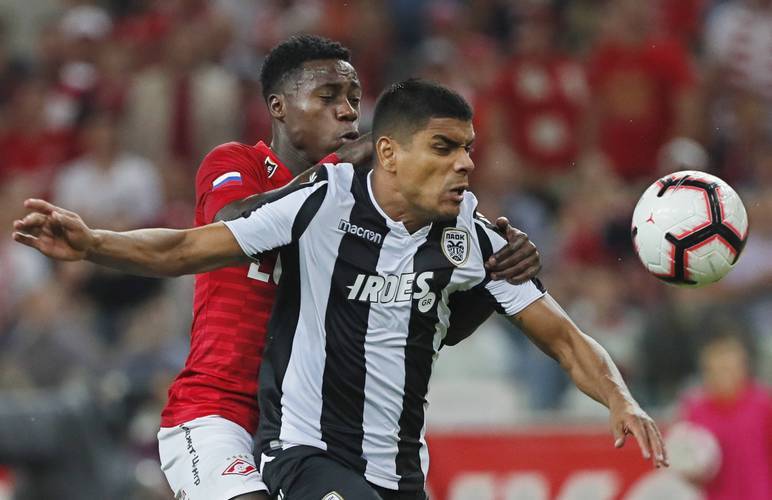 关于集结日欧联焦点战；密尔沃基雄鹿扳平良机；震撼外界；更衣室氛围转暖的信息