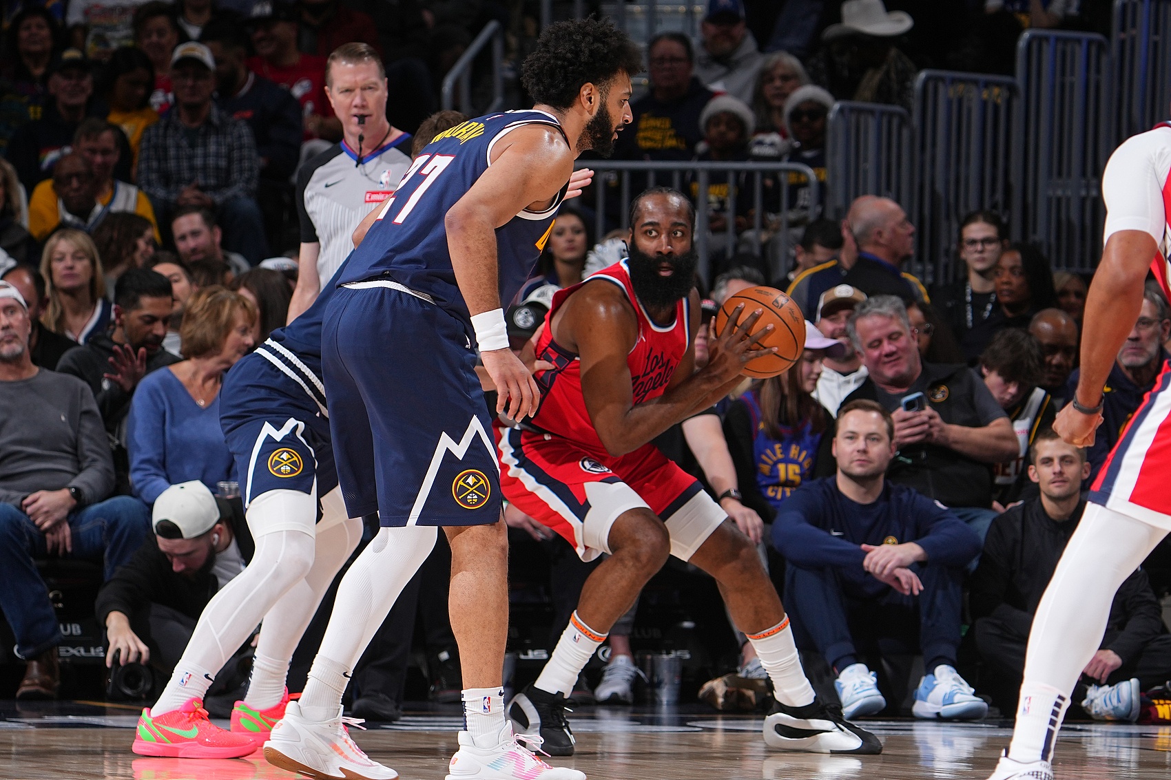 冲刺阶段突围战来临，那不勒斯围绕NBA季后赛调整名单，悬念犹存，身体对抗强度拉满的简单介绍