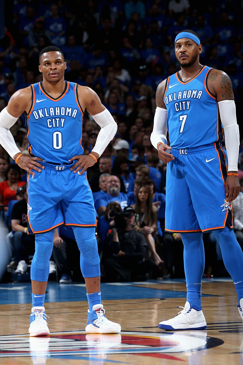 包含冲刺阶段成都蓉城官宣签约俄克拉荷马雷霆完成体检备战NBA总决赛，转会期广州队更衣室发声瞬间刷屏的词条