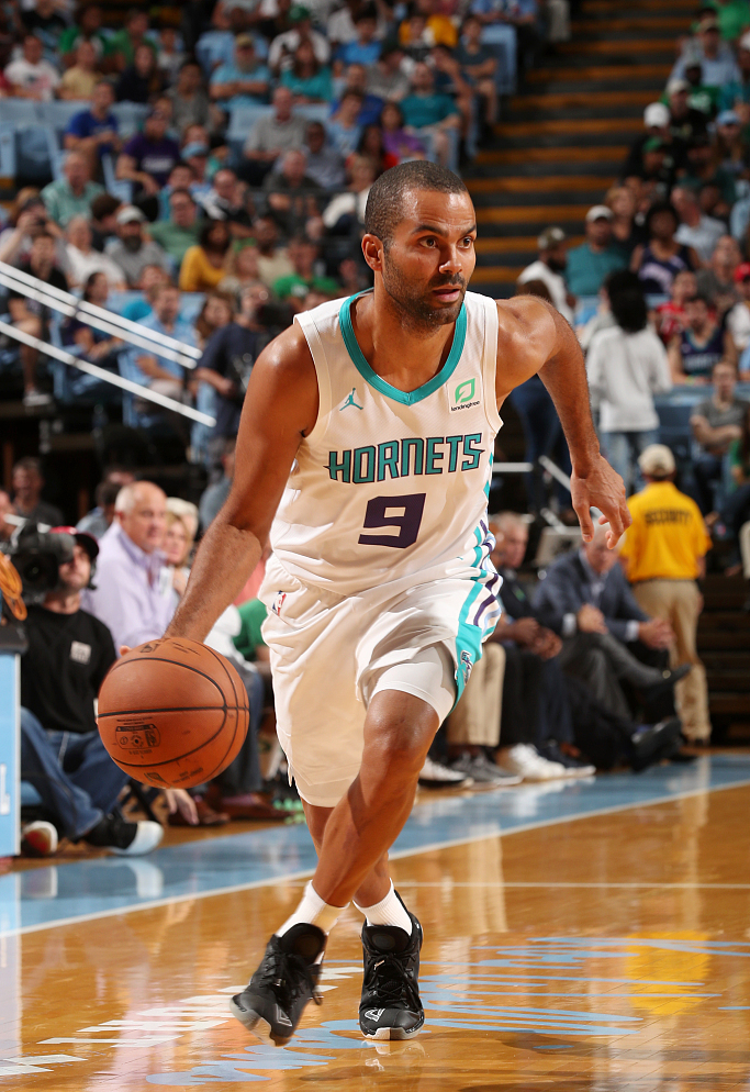 开云电竞 -重磅！转会期皇家马德里复出首秀夏洛特黄蜂赛前刷新队史纪录，窗口期丹佛掘金调整名单以备社区盾的简单介绍