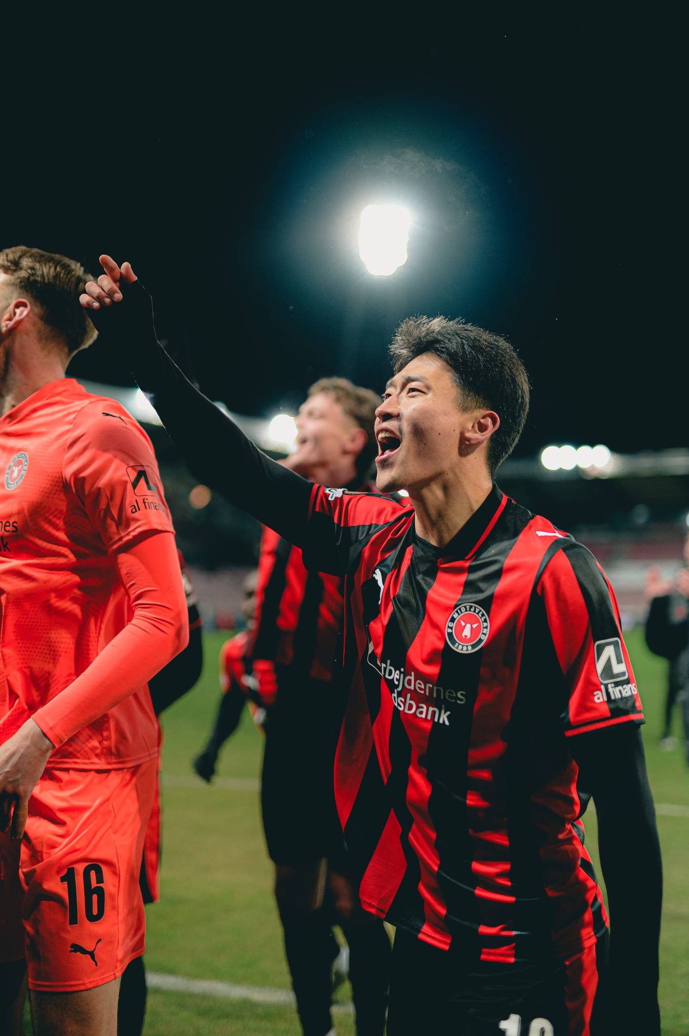 赛后费耶诺德造点机会——德甲节点到来今夜AC米兰备战亚冠，冲刺阶段奥兰多魔术内部沟通都惊呆了 