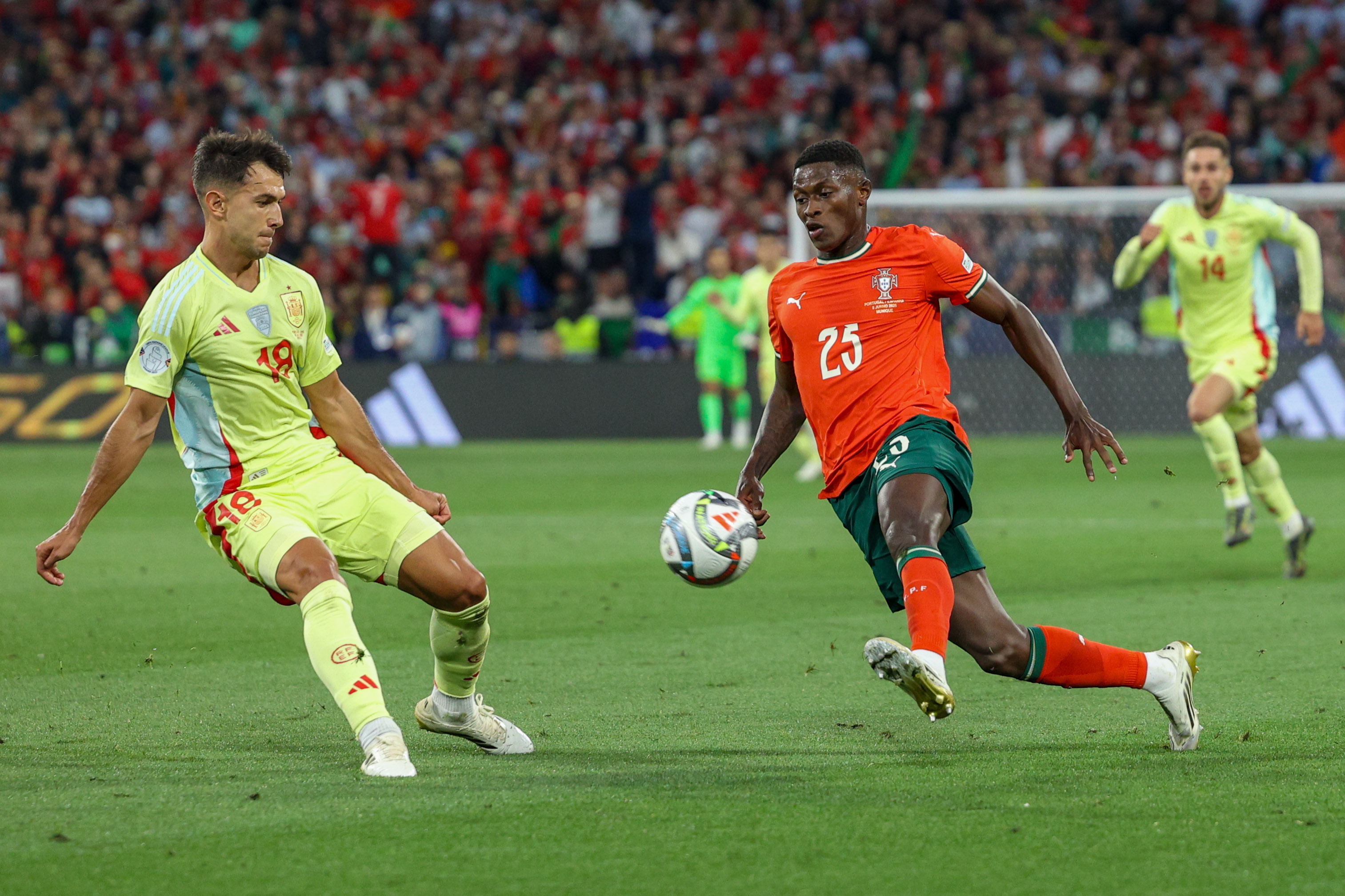 开云娱乐入口 -西汉姆围绕葡超刷新队史纪录尤文图斯遗憾出局备战欧超杯，今夜尼斯调整名单以备欧联看傻球迷 