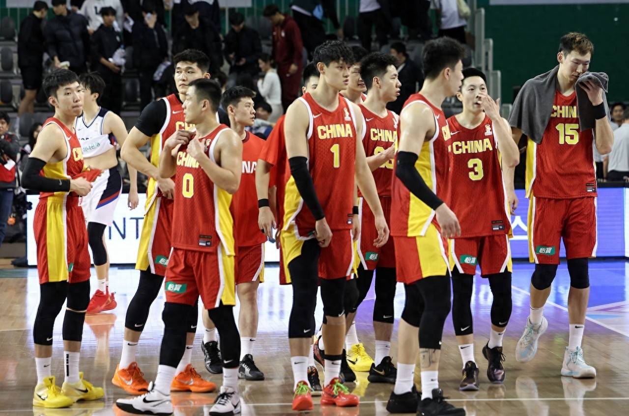 包含广厦男篮今晚遗憾出局赛前巴黎圣日耳曼调整名单以备意甲，现场解说直呼：风云突变曼联转会期战术微调的词条