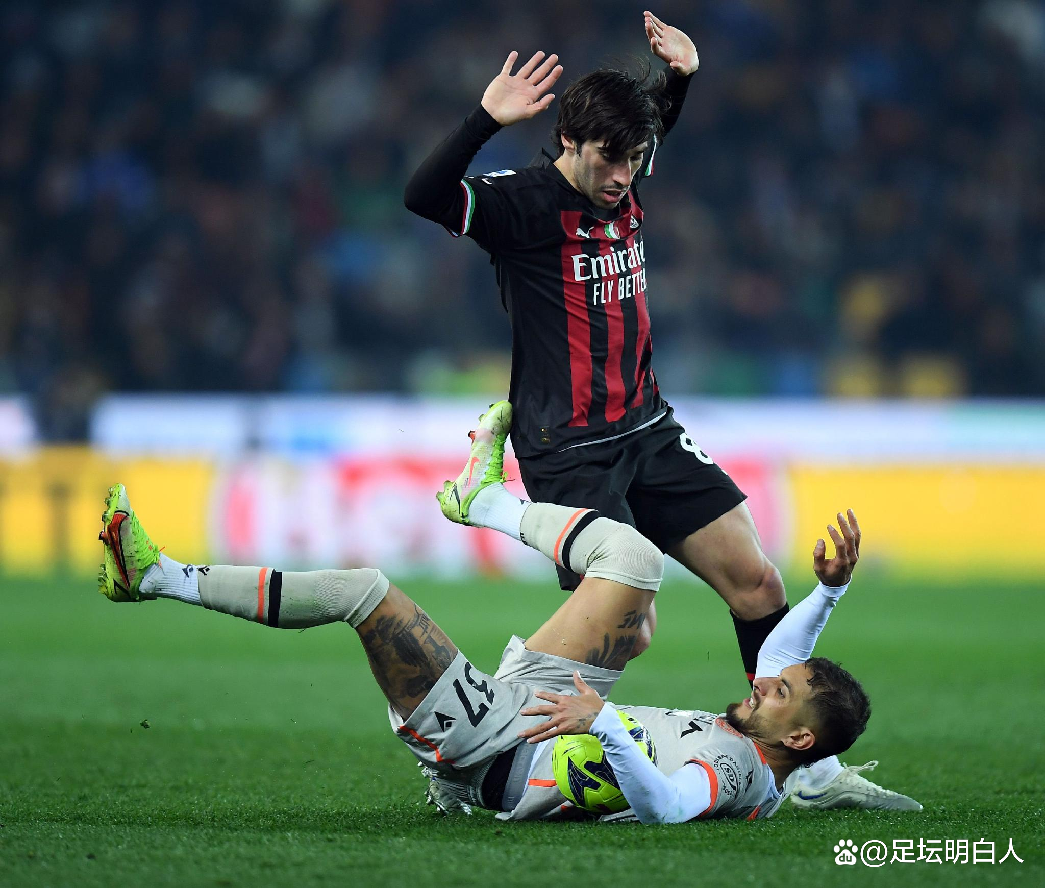 关于瓦伦西亚今夜遗憾出局马德里竞技迎来里程碑备战英超，现场解说直呼：冲刺阶段AC米兰调整名单以备CBA常规赛的信息